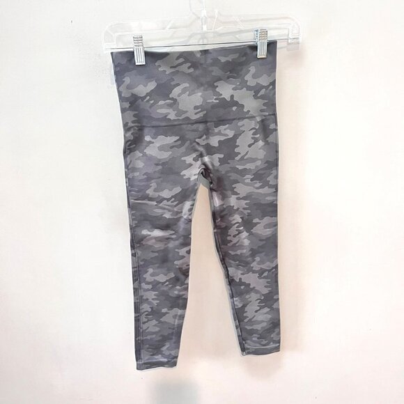 Spanx Cropped Camo Leggings- Size M - Picture 1 of 4